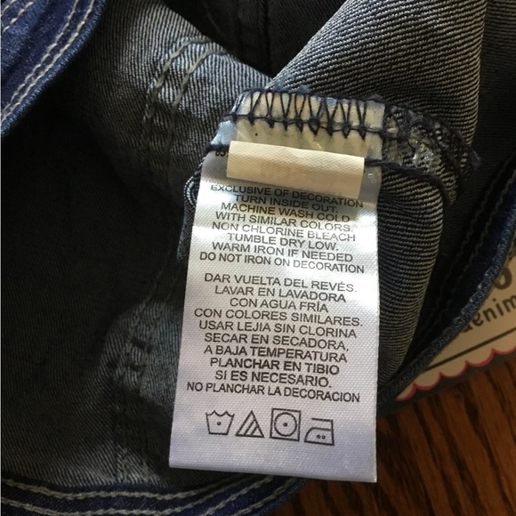 Blinged out Girls Denim Jacket       NWT - Picture 5 of 6